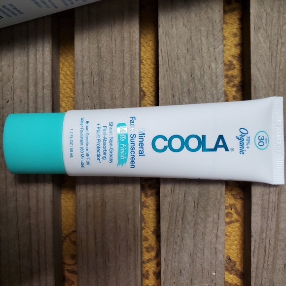 COOLA Mineral Face Sunscreen Matte Finish - Picture 5 of 9
